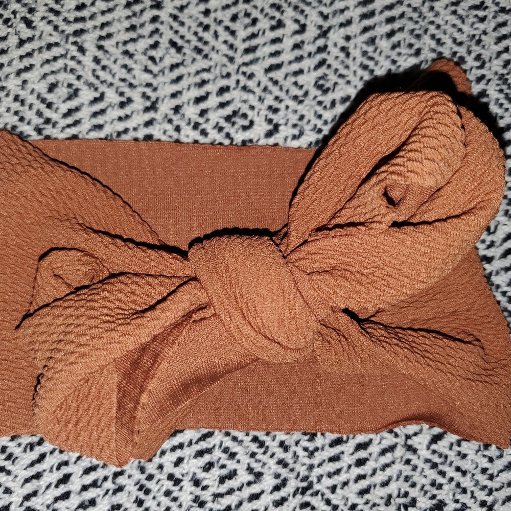 Brown bow